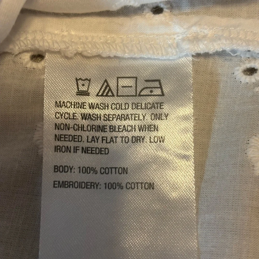 Colleen Lopez XL White Eyelet Button-Up Shirt. - Picture 8 of 9